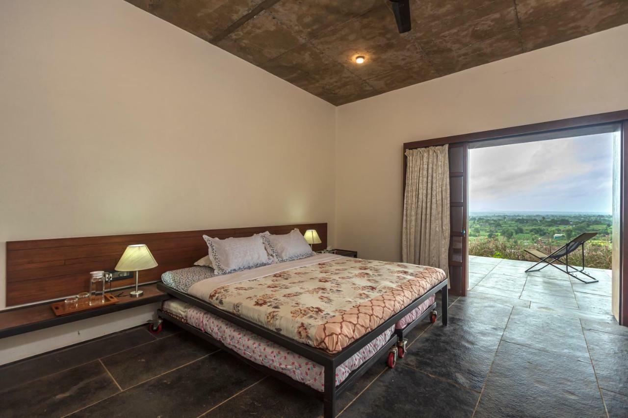 Saffronstays Zen, Igatpuri - Lake-View Villa With Indoor And Outdoor Games Eksteriør billede